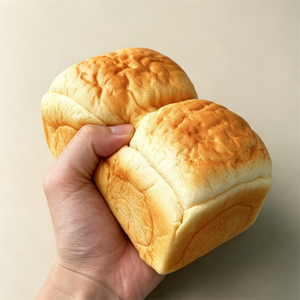 ขนมปังนม PU แบบยืดหยุ่นช้า รุ่น Soft Cloud Touch Loaf เนื้อนุ่มเหมือนขนมปังอบสีทอง ของตกแต่งโต๊ะทำงาน ของเล่นถ่ายรูปอาหารเบเกอรี่ - Product Image 6