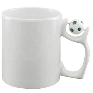 Vente en gros de revêtements Tasses en céramique vierges de sublimation avec logo personnalisé <span class=keywords><strong>Tasse</strong></span> de football - Product Image 1