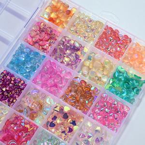 24 Rejillas de Adornos de Uñas con Forma de Corazón Brillante en Colores Rosa/Naranja/Morado/Aurora Camaleón, Decoraciones de Pedrería para Uñas - Product Image 3