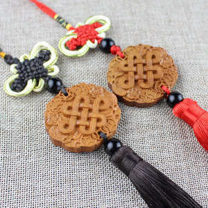Pendentif nœud chinois en bois de pêche pour rétroviseur de voiture, design porte-bonheur, idéal comme cadeau pour véhicule, options rouge et noir - Product Image 2