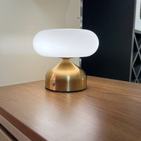 Lampe de table LED nordique rechargeable 2026 de luxe sans fil, petite lampe de bureau à intensité variable au toucher pour restaurant et bar