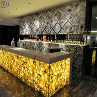 Comptoir de bar de luxe dans le hall d'un hôtel Comptoir de bar à LED rétro-éclairé en pierre d'agate bleue lumineuse pour restaurant