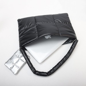 New Arrival Wholesale Puffer <strong>Lap</strong> <strong>Top</strong> Sleeve Tote Bag Unisex Quilted Cross Body Bag Waterproof Puffer Hand Bags with Strap - Product Image 3