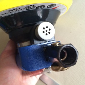 Lijadora neumática de 6 pulgadas con agarre tipo pistola y sistema de gancho y bucle para pulir, encerar y lijar. - Product Image 4