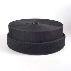 Vente en gros de bandes auto-adhésives en nylon/polyester tissé imperméables pour machines à coudre, attaches à crochets et boucles pour vêtements, sacs, accessoires - Product Image 1