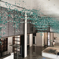 Lustre LED personnalisé en forme de montagne verte avec décorations en cristal pour salle à manger d'hôtel