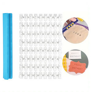 แม่พิมพ์กดตัวอักษรพลาสติกขนาดเล็กสำหรับตกแต่งเค้ก ขนมปัง คุกกี้ ฟองดองท์ รูปทรงตัวอักษร - Product Image 1