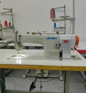 Machine à coudre industrielle d'occasion de marque japonaise d'origine, utilisée pour la couture sur le devant (overlock) - Product Image 2