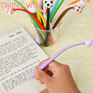Stylo gel de haute qualité à écriture fluide, en forme de ballon de football, pour étudiants, papeterie souvenir, 0,5 mm, silicone, écologique et durable - Product Image 4
