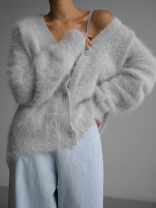 Dames Nieuwe Casual Stijl V-hals Cardigan Trui Met Knoopsluiting Logo Fuzzy Gebreide Losse Pasvorm - Product Image 3