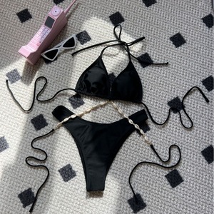 Ensemble de bikini de couleur unie pour femmes, col croisé avec chaîne en forme de coquille, maillot de bain extensible rose pour la natation et les sports nautiques - Product Image 3