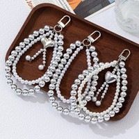Porte-clés chic pour femme, petit breloque léger en fausse perle, cœur à double chaîne, accessoire de suspension pour sac ou téléphone
