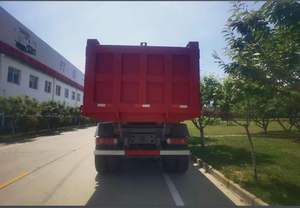 Camión Volquete HOWO 6X4 Usado, 90% Nuevo, Motor Weichai, Capacidad de Caja de 2.8m, Caja de Cambios y Bomba - Product Image 3