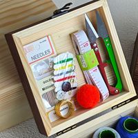 Kit d'outils de couture carré en bois, organisateur de rangement portable avec aiguilles, fil, ciseaux, épingles, pour étudiants, dortoir, maison, bricolage et artisanat