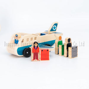 Gioco <span class=keywords><strong>di</strong></span> aeroplani in <span class=keywords><strong>legno</strong></span> con 4 figure <span class=keywords><strong>di</strong></span> gioco e 4 valigie-aeroplano giocattolo per bambini, giocattoli classici in <span class=keywords><strong>legno</strong></span> per bambini - Product Image 4