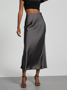 <span class=keywords><strong>Jupe</strong></span> <span class=keywords><strong>longue</strong></span> élégante en <span class=keywords><strong>satin</strong></span> soyeux pour femme, taille haute, ourlet fluide, idéale pour les occasions formelles - Product Image 5