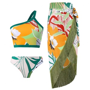 Conjunto de ropa de playa de 3 piezas para mujer, diseño personalizado, bikini de un hombro con cintura alta y falda de playa con flecos, traje de baño estampado - Product Image 3