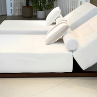 Chaise longue de luxe d'extérieur inclinable, chaise de plage moderne en bois massif, lit de piscine rembourré, transat de resort pour hôtel et patio
