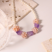Collier décoratif en forme de boule de fleurs d'améthyste Collier d'amas de fleurs en perles d'eau douce naturelles perlées à la main