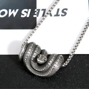 Yunnique – collier avec pendentif serpent pour hommes, en acier inoxydable, design animal géométrique, bijoux rétro cool, accessoire de mode - Product Image 2
