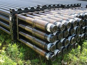 Tuyau de forage de puits pétrolier haute résistance, qualité 5DP G105 S135, acier sans soudure de qualité supérieure, disponible en grades G105 et S135 haute résistance - Product Image 1
