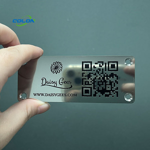 Badge nominatif en acier inoxydable <span class=keywords><strong>avec</strong></span> <span class=keywords><strong>logo</strong></span> métallique brillant personnalisé, gravé et embossé - Product Image 1