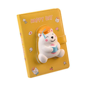 Carnet de notes en cuir PU souple et mignon pour étudiants, 100 feuilles, reliure cousue, couverture rigide, style décompression, vente en gros - Product Image 1