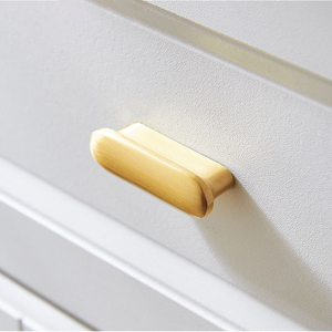 Tiradores de latón dorados para armarios y cajones, diseño simétrico para puertas de muebles, herrajes para gabinetes de cocina y vestidores. - Product Image 5