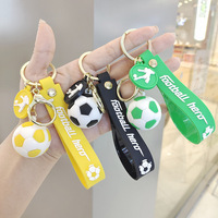 Porte-clés personnalisés en vente flash, mini porte-clés en PVC de simulation de dessin animé, football, pendentif pour sac à dos, cadeau en gros