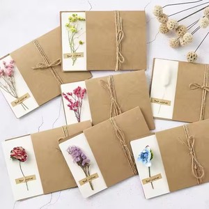 <span class=keywords><strong>Carte</strong></span> de vœux en papier kraft rétro faite à la main enveloppe de fleurs séchées <span class=keywords><strong>gratuite</strong></span> pour cadeau d'<span class=keywords><strong>anniversaire</strong></span> Saint Valentin - Product Image 3