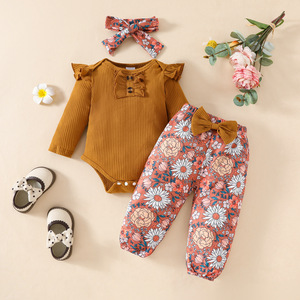 Transfrontalier bébé fille trois pièces costume longue dentelle Triangle <span class=keywords><strong>manteau</strong></span> manches volantes tricoté correspondant fleur nœud pantalon cheveux mode - Product Image 5