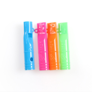 Mẫu Miễn Phí Hot Phổ Biến Bán Buôn Giá Rẻ Số Lượng Lớn Đóng Gói Nhựa Hình Dạng Tre Nhỏ Còi Đồ Chơi Trung Quốc Đồ Chơi Cho Quà Tặng Khuyến Mãi - Product Image 1