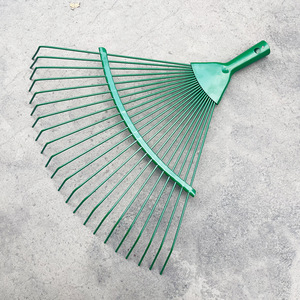 Râteau à feuilles en plastique léger avec tête en bois, largeur totale 43 cm - Product Image 4