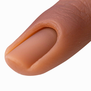 Doigts d'entraînement en silicone 21x9cm, main artificielle flexible et réglable, support flexible, outil de formation DIY pour techniciennes en ongles - Product Image 4