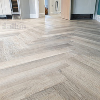 Revêtement de sol moderne anti-rayures antidérapant SPC à chevrons Planche en vinyle de luxe LVT PVC imperméable antidérapant Piso Vinilico Click