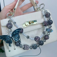 Exquisita cadena para teléfono móvil con diseño de mariposa, con perlas y cristales, colgante para mujer, llavero para coche, se puede personalizar.