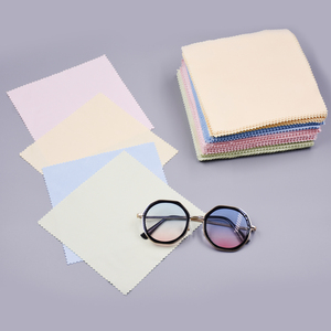 Precio de Fábrica al por Mayor B2B Paño de Microfibra para <span class=keywords><strong>Limpiar</strong></span> Gafas de 15x15cm <span class=keywords><strong>con</strong></span> Logotipo Personalizado Paño para Lentes Multicolor para Gafas Pedido al por Mayor - Product Image 4