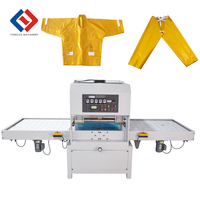Machine de soudage et de découpe haute fréquence pour tapis d'isolation en PVC, machine de soudage et de découpe RF pour la production de tapis