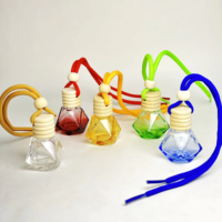 Diffuseur de parfum pour voiture suspendu de 8 ml, désodorisant d'air vide, forme carrée, bouchon à vis, flacon en verre mat