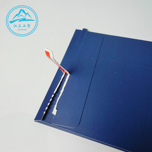 Busta per Spedizioni Personalizzata con Logo UV Spot e Stampa Oro, Porta Biglietti Regalo in Carta Blu per Matrimoni - Product Image 5