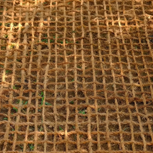 Red de fibra de coco natural de Vietnam, sostenible y ecológica para la protección del suelo y el crecimiento de las plantas - Product Image 1