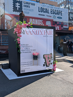 Boîte à magazines personnalisable style rideau, très populaire, pour cabine photo de mariages et fêtes, avec arrière-plans lumineux