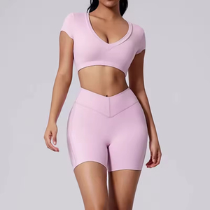 Conjunto de Yoga Personalizado para Mujer: Top Corto de Manga Corta con Cuello en V Profundo y Espalda Descubierta, y Pantalones Cortos Elásticos con Cintura en V - Product Image 1