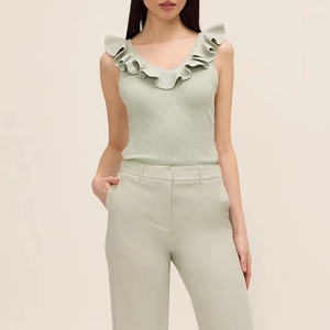 Débardeur côtelé sans manches vert sauge élégant pour femme avec volants et col en V – Idéal pour l'été, le quotidien et le bureau - Product Image 4