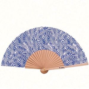 Éventail pliant portable en bambou de style chinois avec logo personnalisé, idéal pour mariages et événements, en bois, papier et tissu - Product Image 1