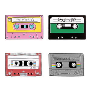 Musique créative symbole Instrument émail broches Piano CD Graphophone Rock guitare casque alliage broche Badge doux bijoux cadeau - Product Image 4