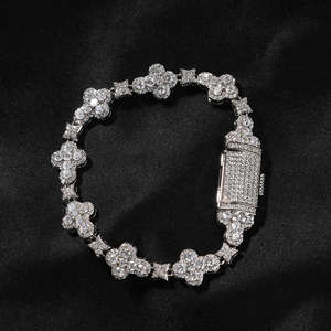 Bracelet en argent plaqué or de qualité supérieure pour femmes, serti de diamants taille émeraude, certifié IGI, pour un usage quotidien, des occasions spéciales, des mariages, luxe - Product Image 2