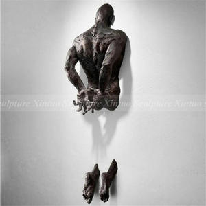 Sculpture murale de haute qualité représentant un homme sortant de la pierre, Matteo Pugliese, sculpture en bronze à vendre - Product Image 6