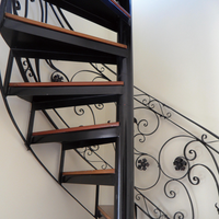 Escalier flottant moderne préfabriqué Prima Factory, escalier cantilever sur mesure pour intérieur, marches en bois, garde-corps en verre, décoration de villa