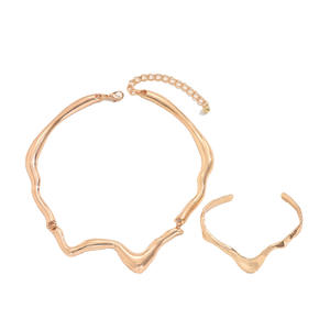 2025 Venta caliente nuevo exquisito de moda de alta calidad de oro plata tono ondulado declaración collar y pulsera conjunto de joyas - Product Image 1
